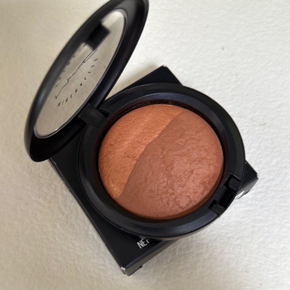 MAC Mineralize Skinfinish Powder - Picture 1 of 4